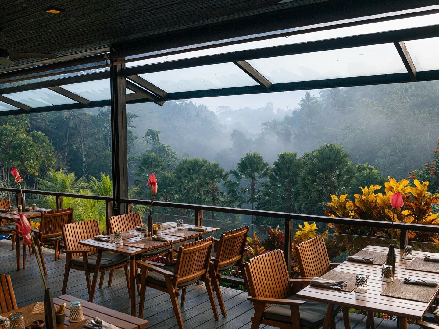 Ресторан в джунглях Бали