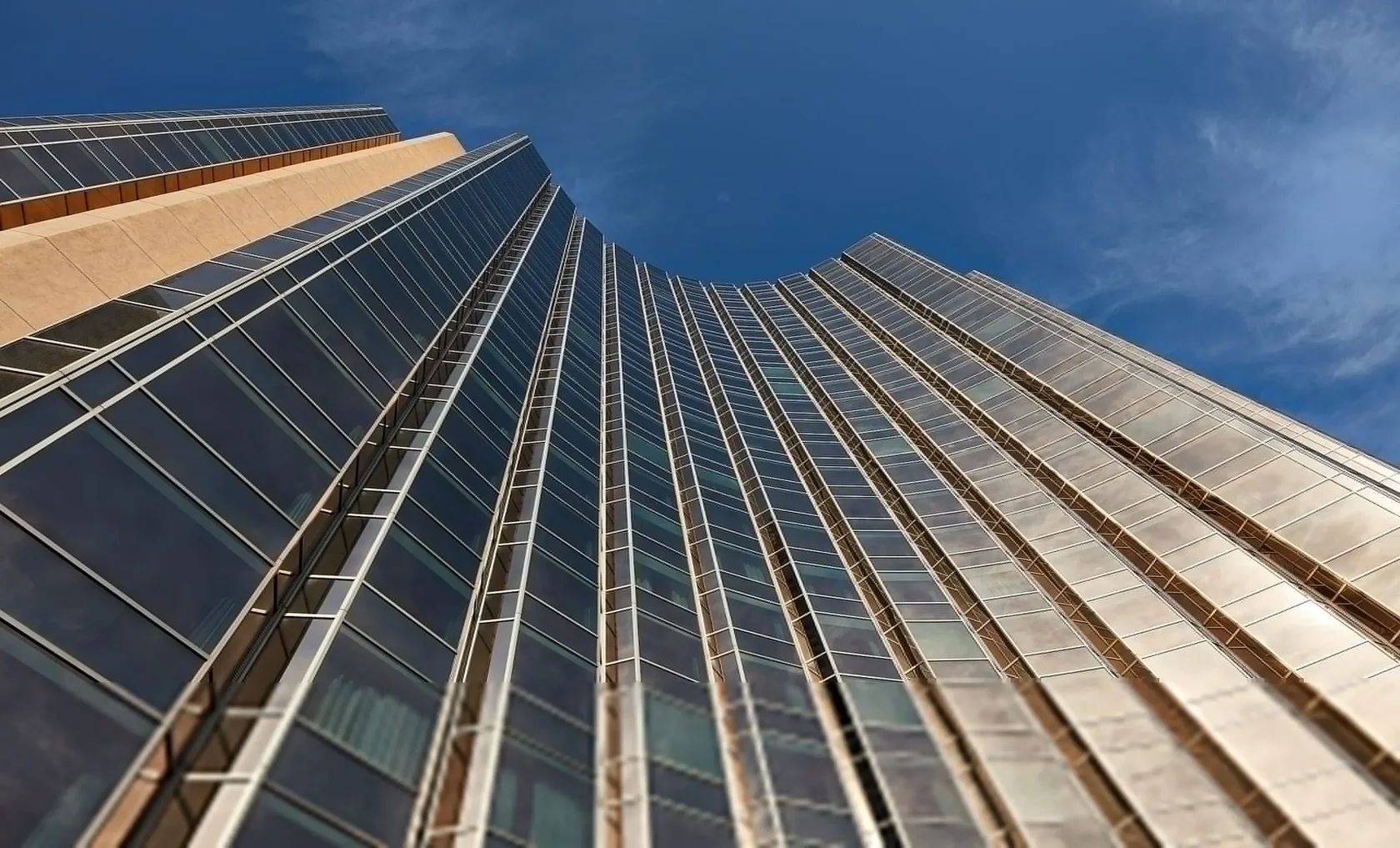 Стеклянный фасад отеля Grand Hyatt Melbourne на Коллинз-стрит, Мельбурн