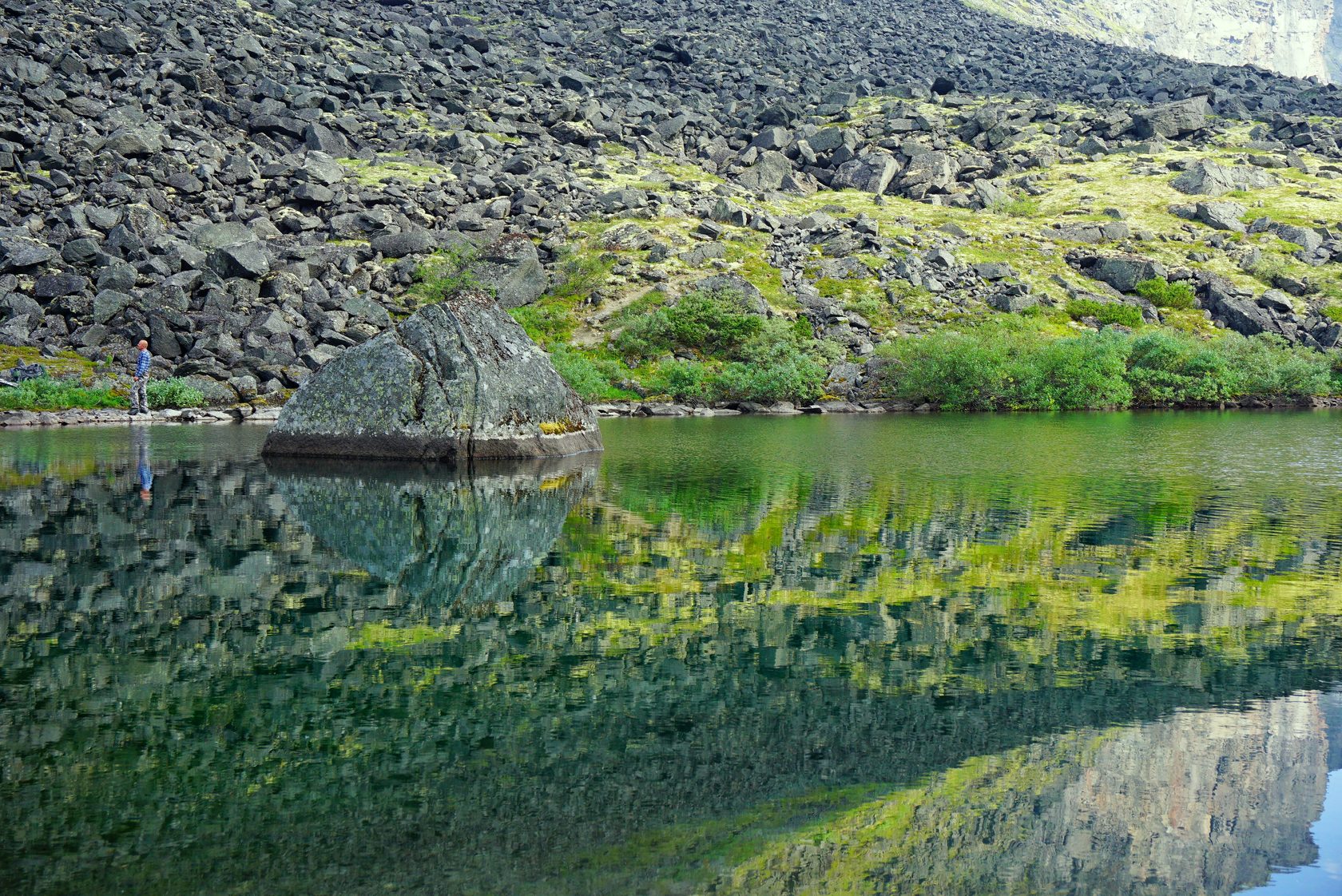 Тур на Сейдозеро из Мурманска на катере через Ловозеро