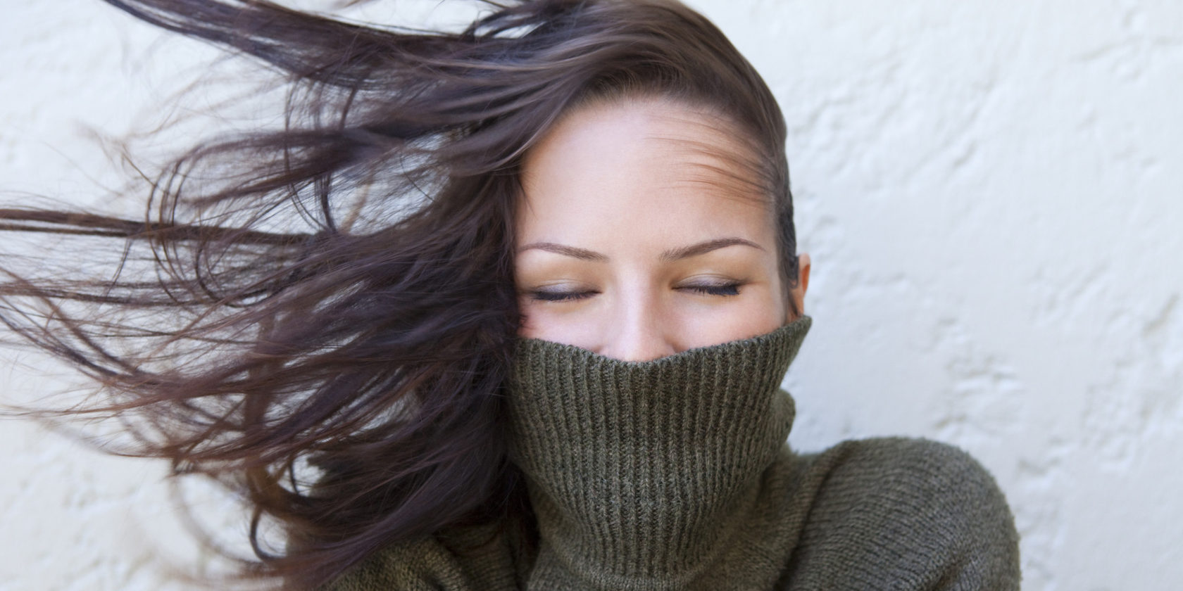 Как защитить волосы от солнца и от холода