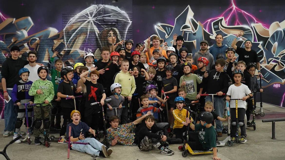 Скул самокат. Электросамокат whoosh. Управление электросамокатом. Самокат школа. Самокатная школа.