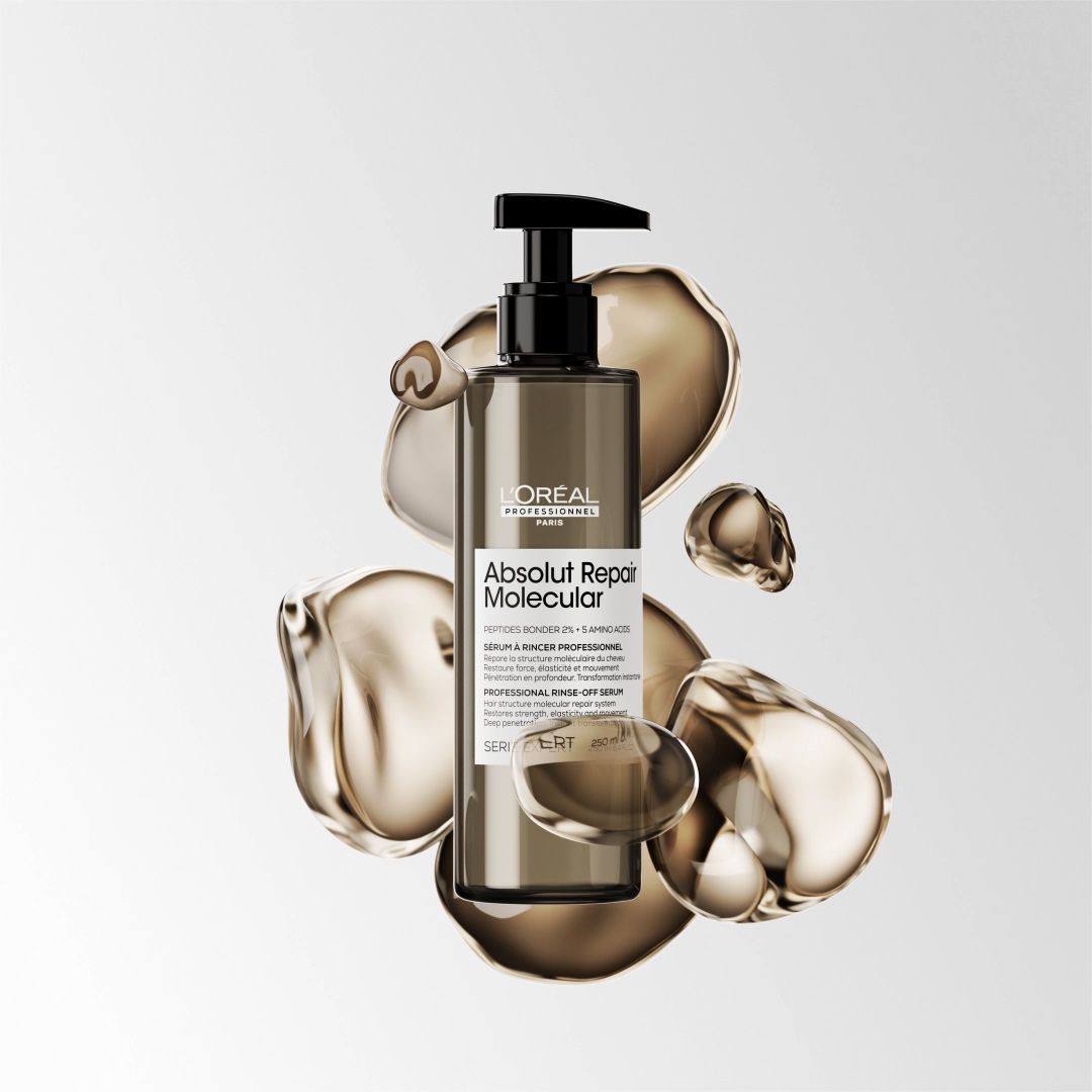 шампунь и маска лежат на мятой бумаге