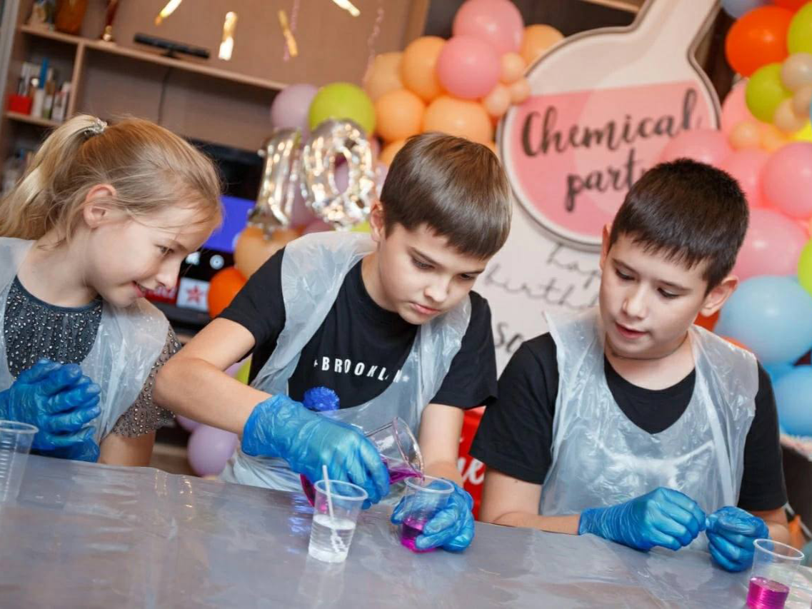 фото нанесения макияжа на лицо девушки 