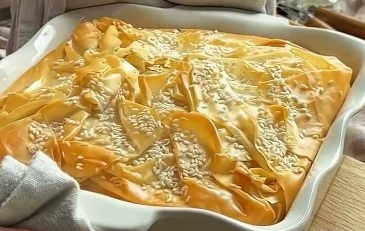 Приготовление ленивого пирога из теста фило с творогом и сыром: шаг 7