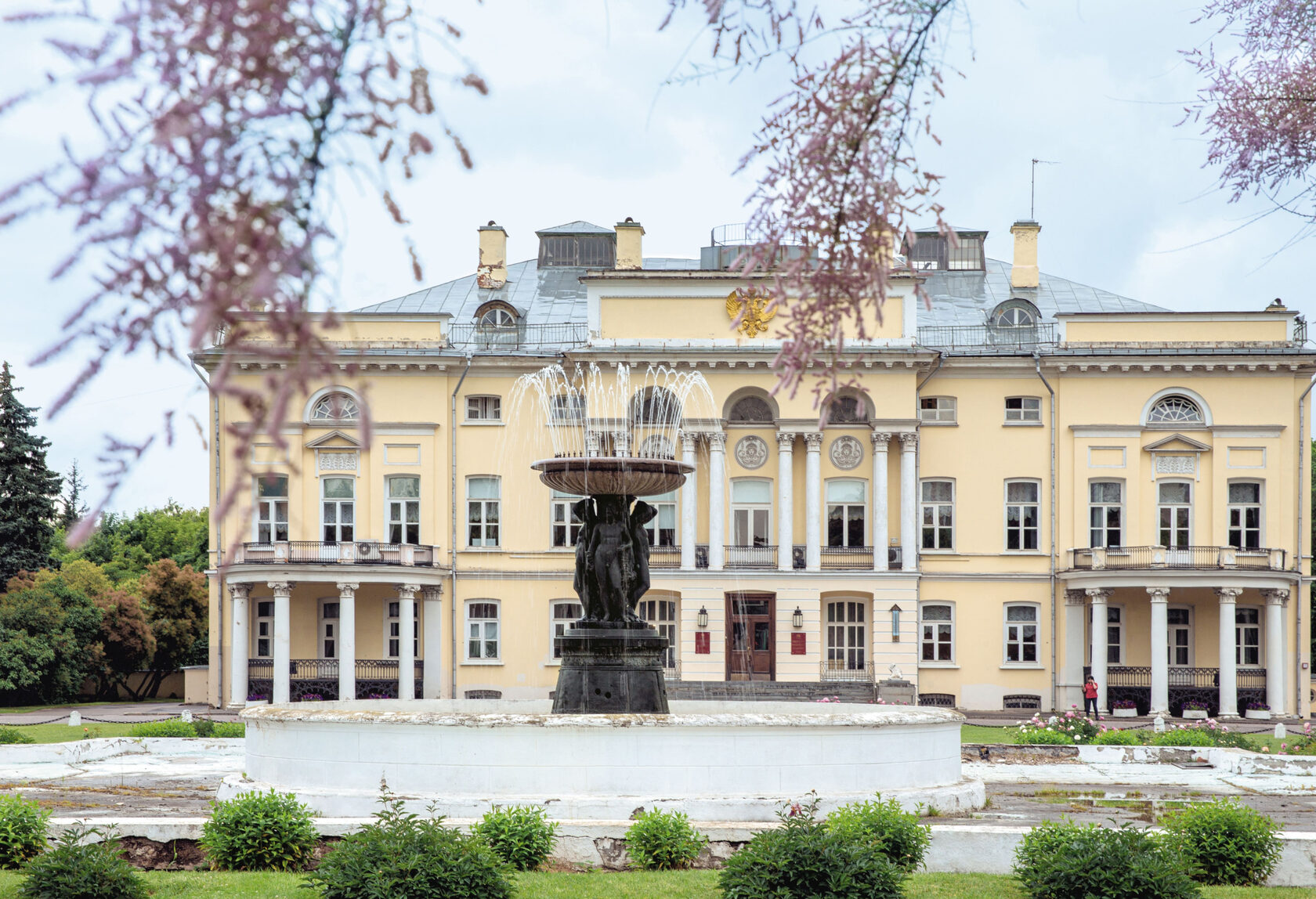 Никольский фонтан у Александринского дворца в Нескучном саду