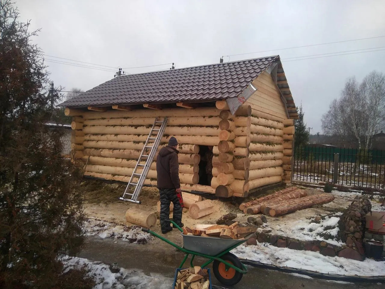 Срубы бань и домов из бревна под ключ от производителя