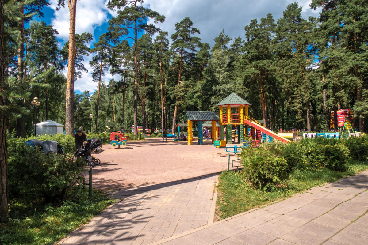 Ул ленина 11а красногорск детский городок сказочный. Сказочный городок Красногорск. Красногорск детский городок. Парк сказка Красногорск. Детский городок сказочный.