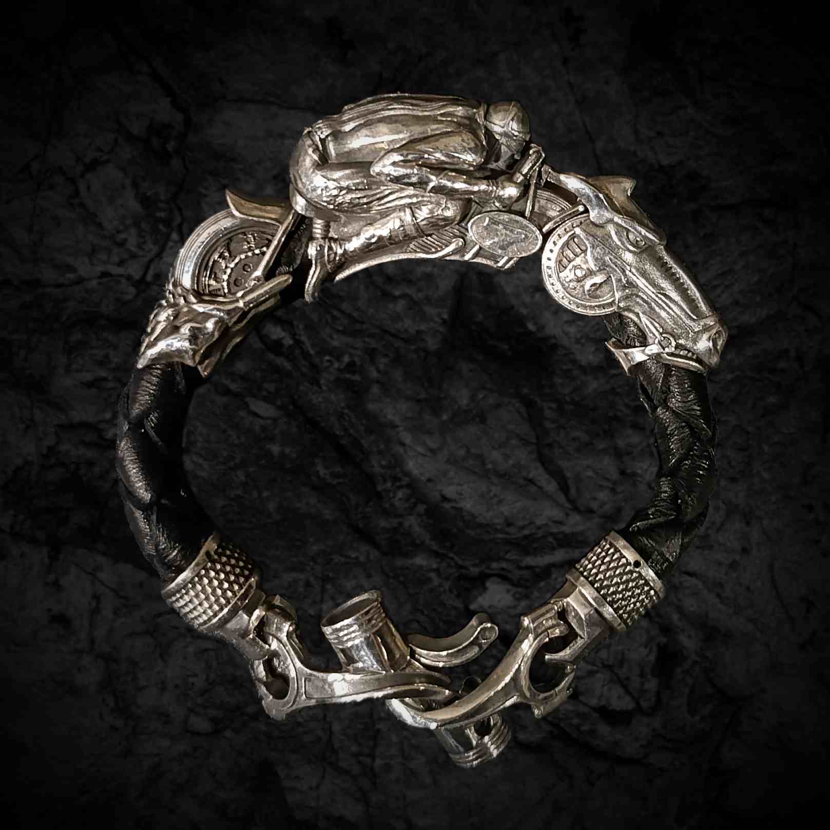 кожаный браслет с серебром, кожаный браслет мужской с серебром, кожаный браслет на руку с серебром