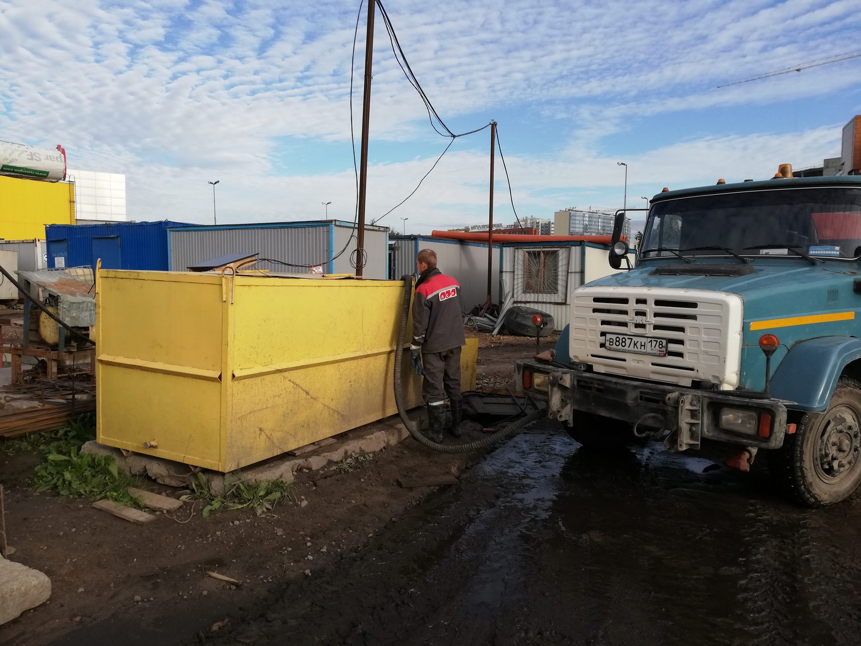 Аренда Водовоза с дорожной щеткой в Буграх, Парнасе, Новодевяткино, Мурино.  2022!