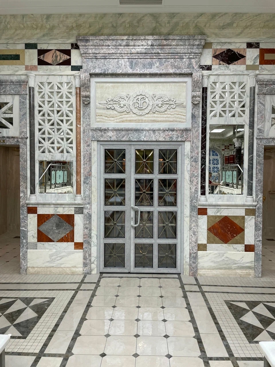 Стеклянные двери