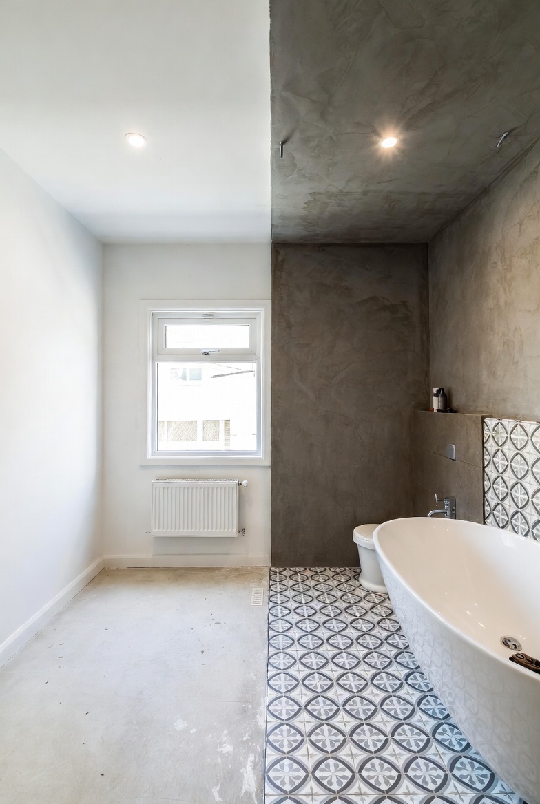 <h2>Сравнение затрат на стандартный и дизайнерский ремонт</h2>