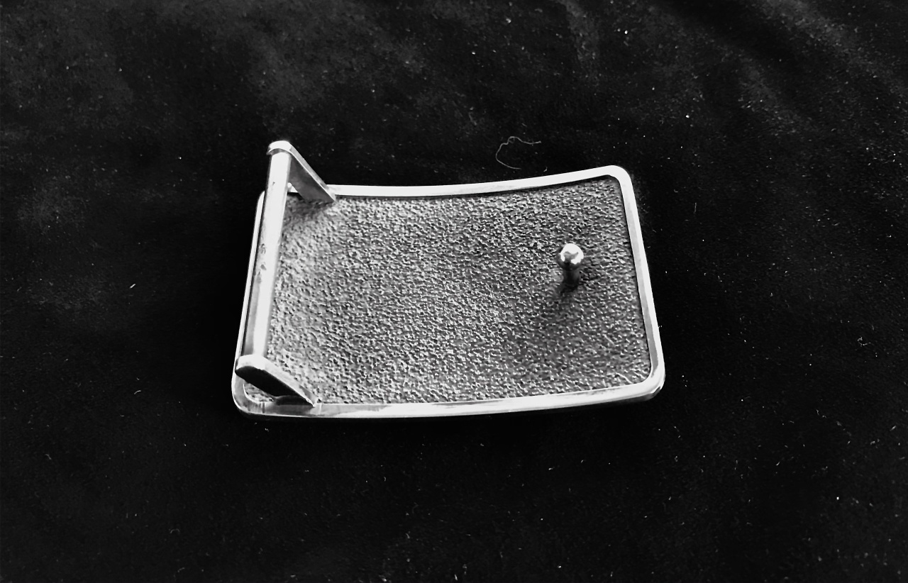 пряжка из серебра по фото