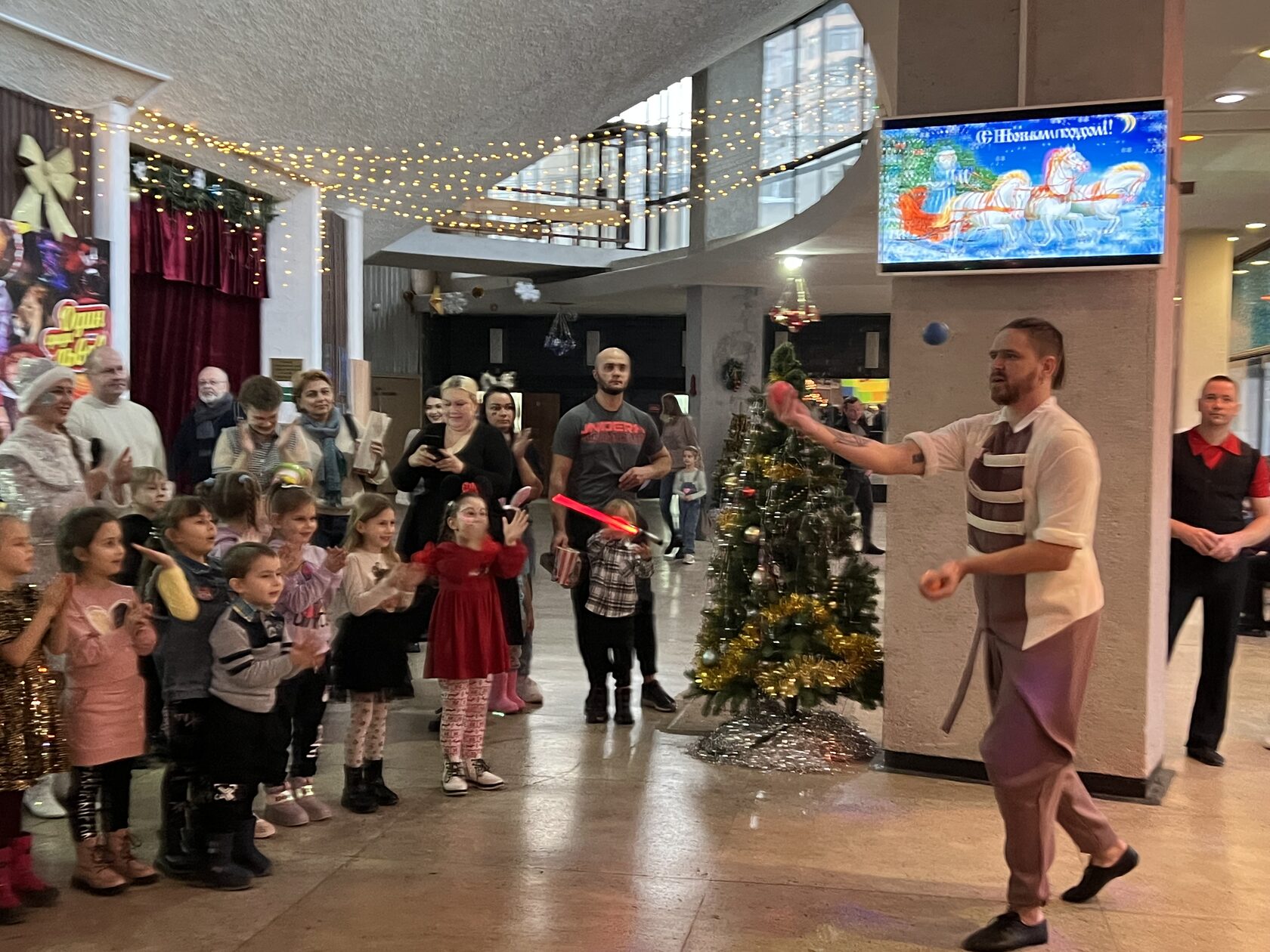 новогодняя феерия краснодар. новогоднее цирковое представление. новогоднее представление. новогодняя феерия краснодар. новогодняя феерия цирк краснодар.