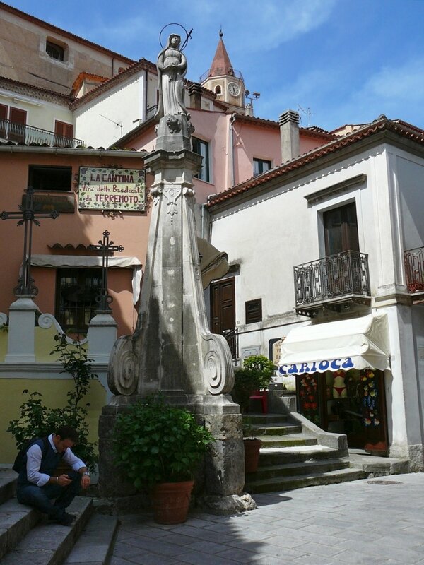 Италия. Статуя Богоматери Скорбящей