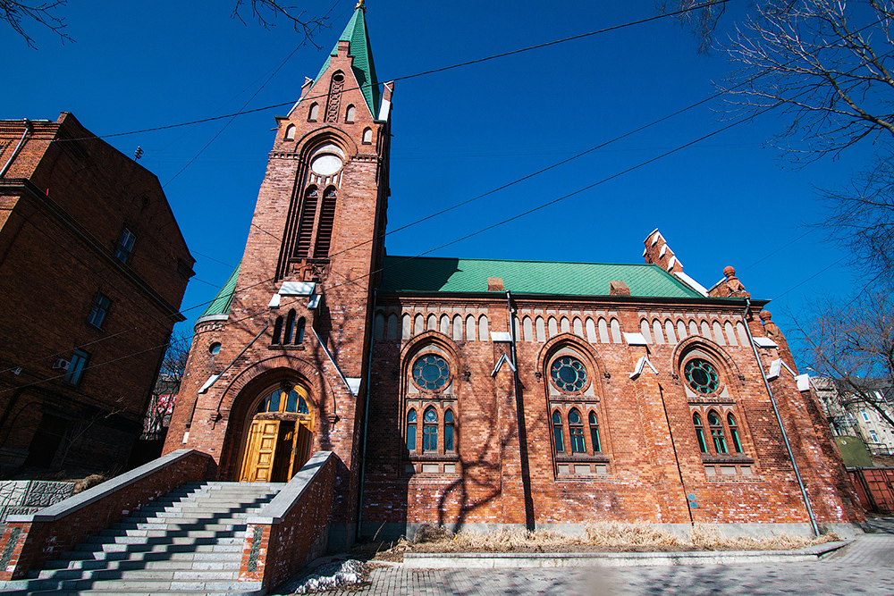 Лютеранская церковь владивосток концерты. Лютеранская кирха Владивосток.