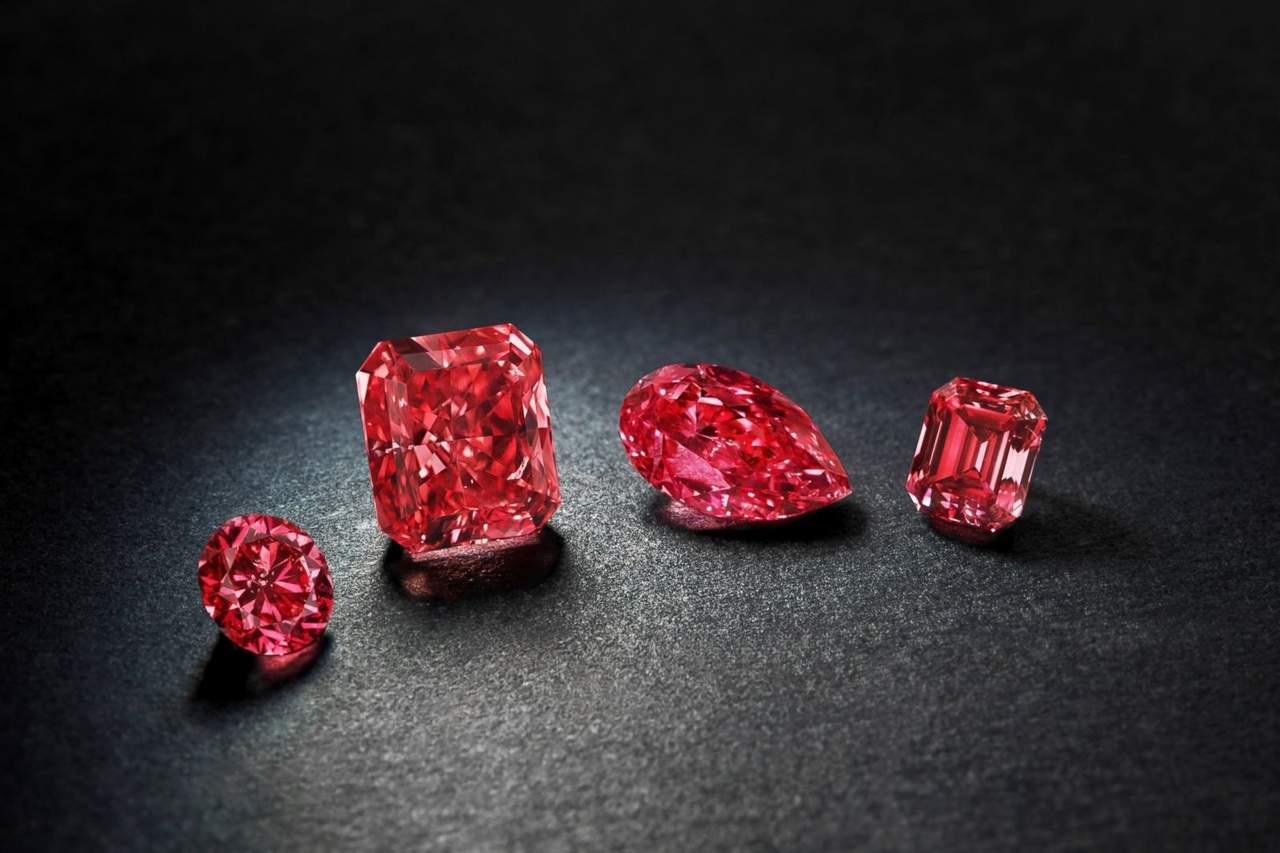 5,05 Карат – «kpacный бpиллиaнт» (Red Diamond);