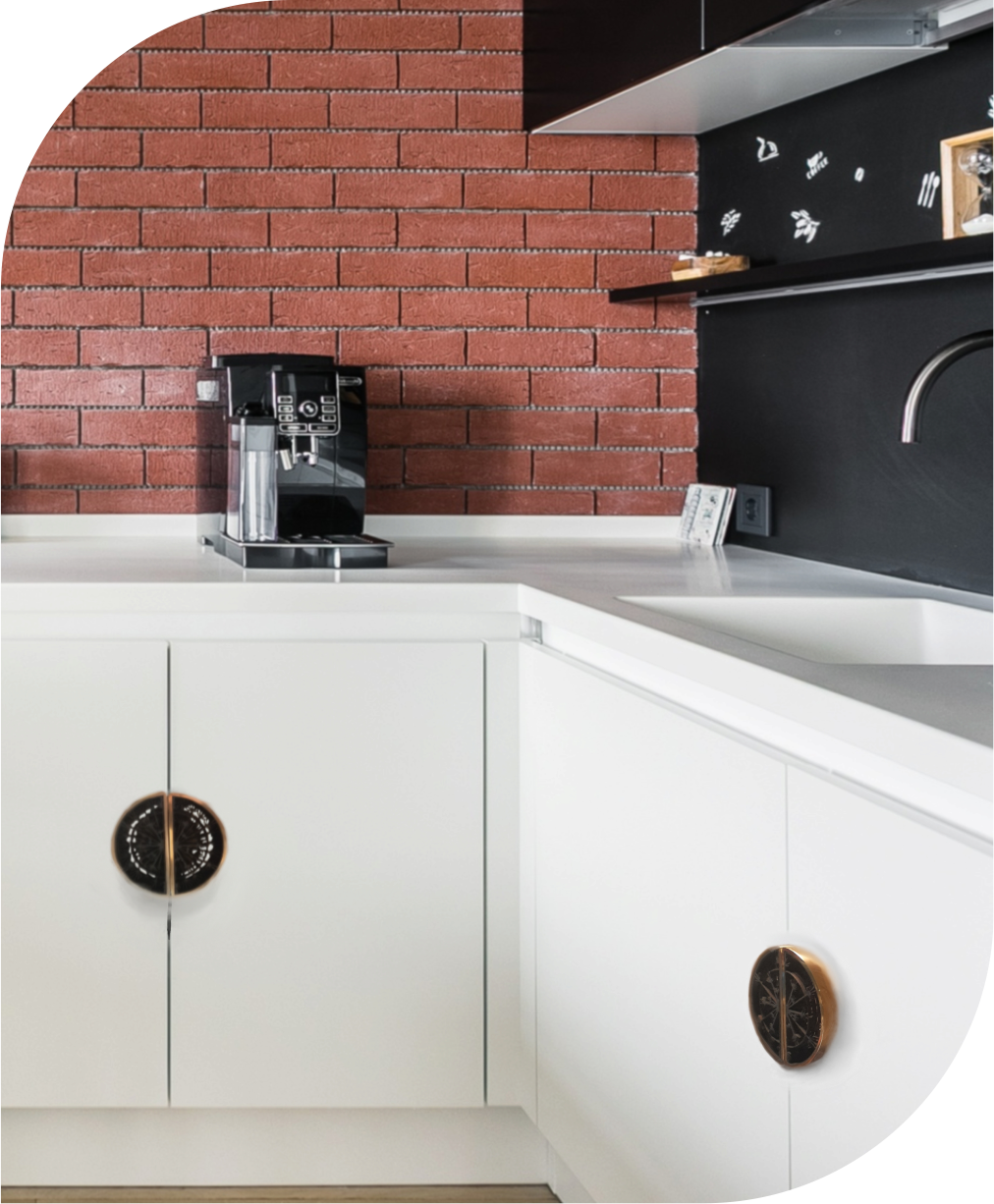 фотография ручек на кухне