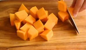 Приготовление крем-супа из тыквы со сливками: шаг 2