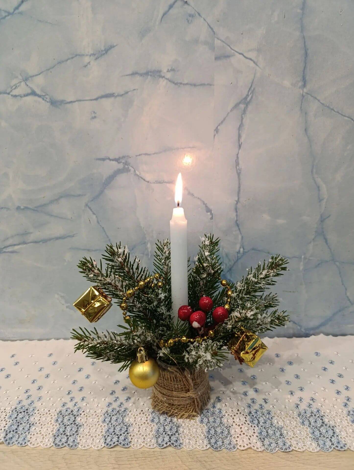 Мастер-класс «Новогодний подсвечник с икебаной из ели»