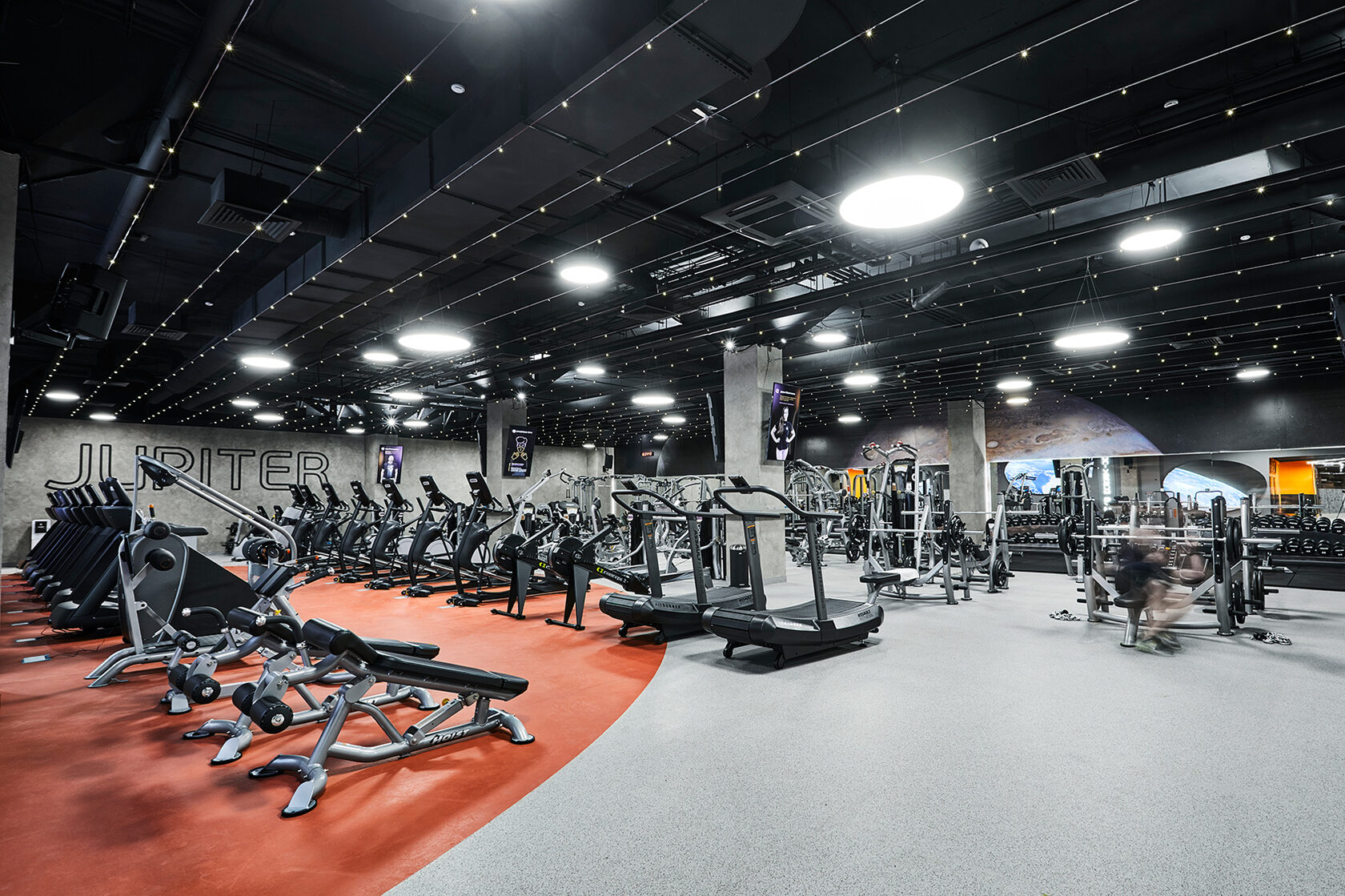 Фитнес-клуб Universum Gym - ТЦ 5 Планет.