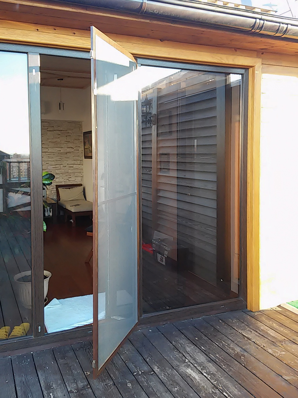 Все виды москитных сеток в Томске от компании БизнесОкна, ремонт, изготовление, установка.