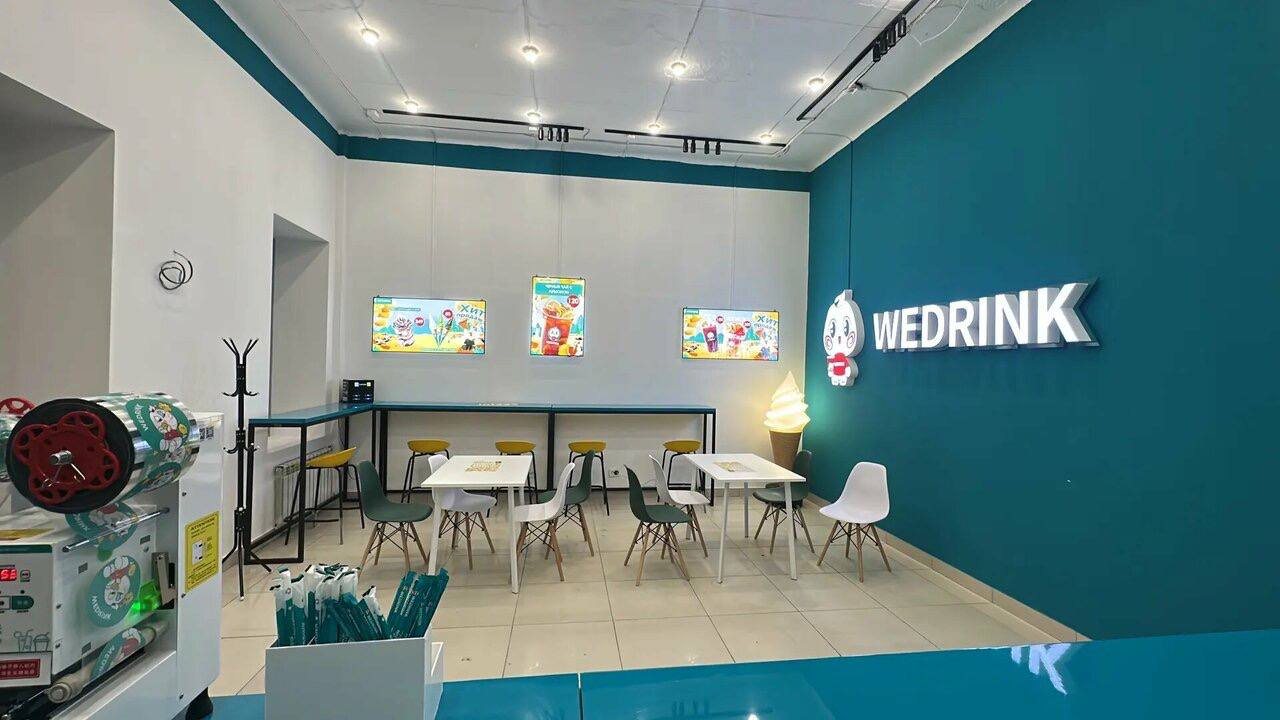 WeDrink — зал с посадкой
