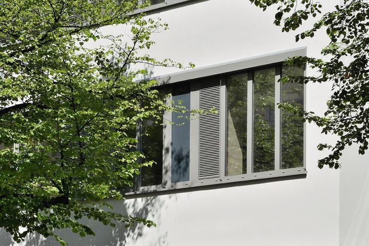 Встроенные вентиляционные панели для остекления Louvres