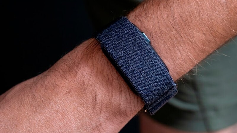 Garmin CIRQA Smart Band вид сбоку