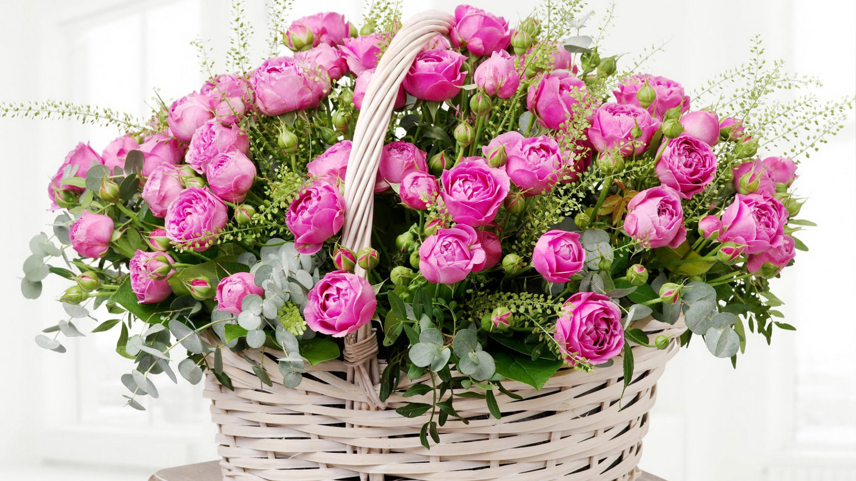 Купить Корзины из цветов в Томске низкие цены доставка цветов «Мне Розы»
