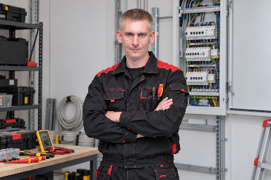 Алексей Смирнов — электрик, электромонтаж, обслуживание электрических сетей