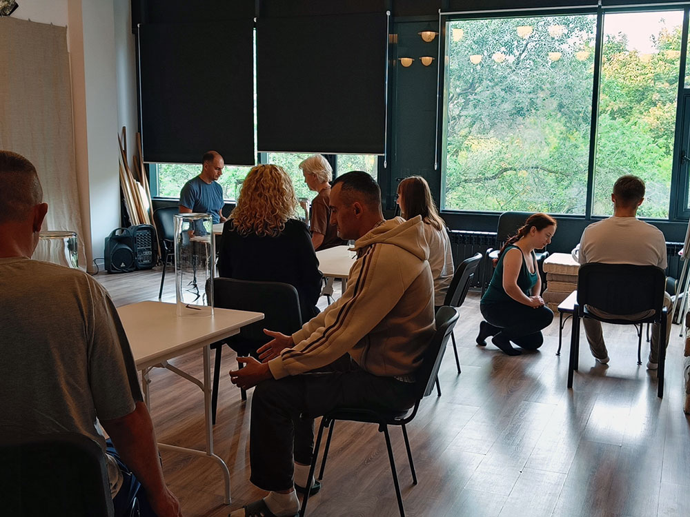 На занятии биосенсорными практиками в Москве.