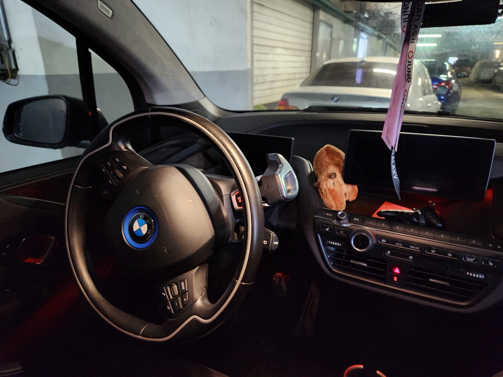 устанвока автозвука бмв ай3