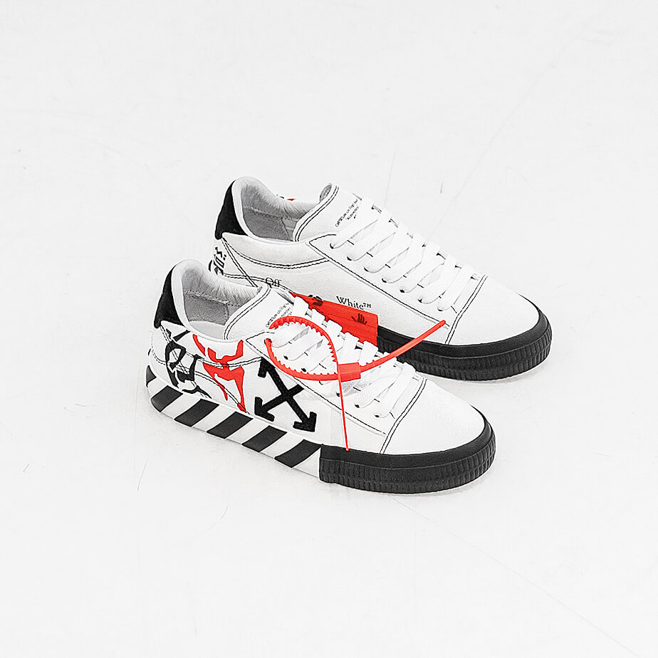 Кастом тиража кроссовок off-white. Автор Алексей Бархан.