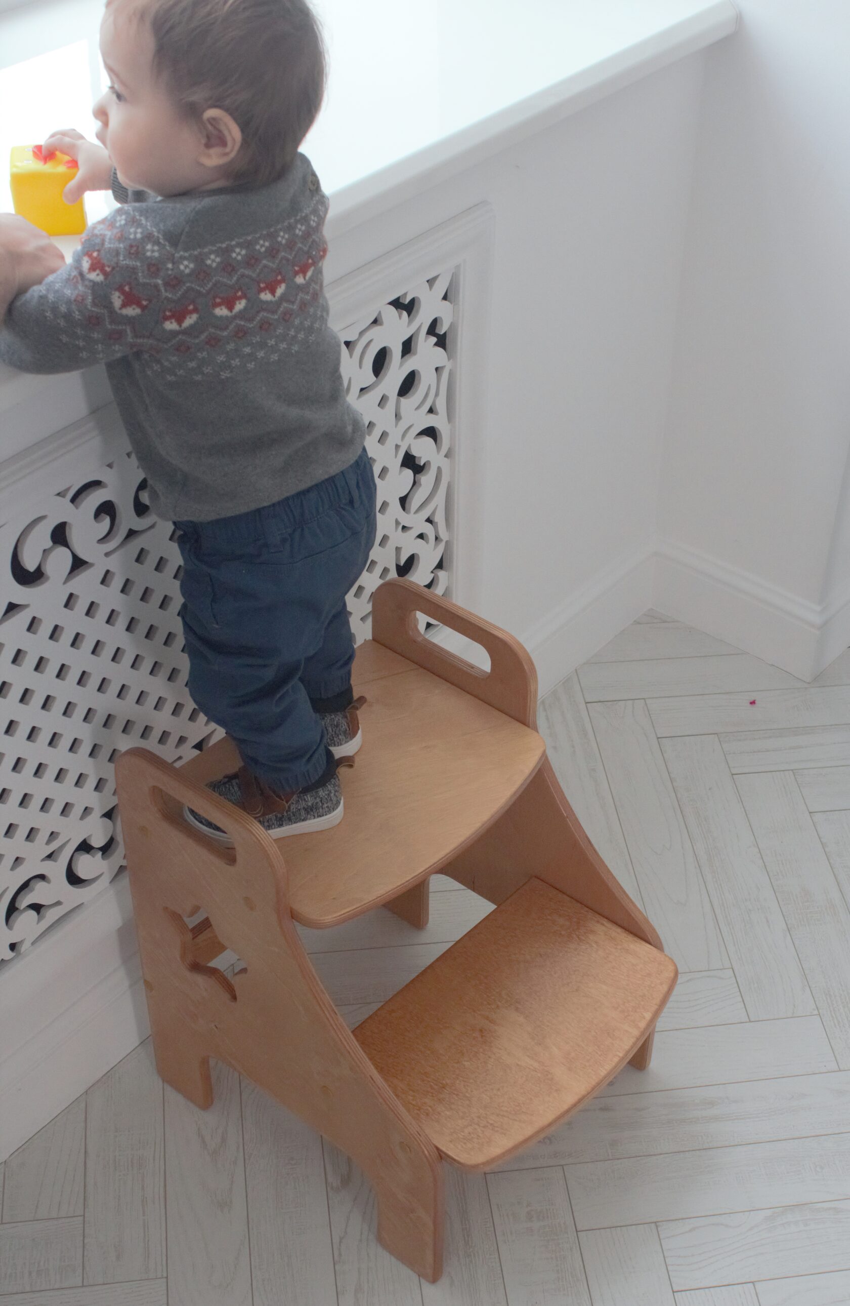 Стул лестница для ребенка. Столик ступенька. Подставка горка.