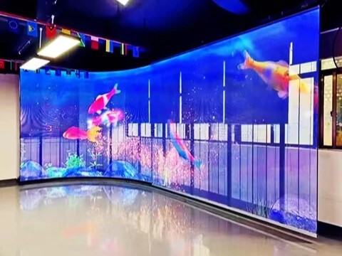 рекламный контент на гибком LED дисплее в кафе или ресторане