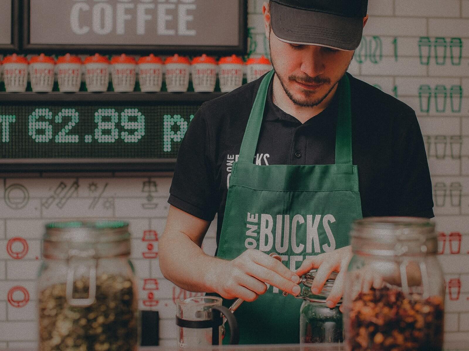 Брендинговое агентство москва пленум. Ван Бакс кофе. One Bucks Coffee логотип. One Price Coffee логотип. One Bucks Coffee Бишкек кофейня.