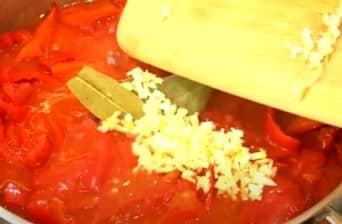 Приготовление лечо из болгарского перца с помидорами на зиму: шаг 7