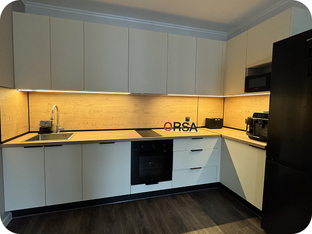 Кухня ORSA: белая угловая