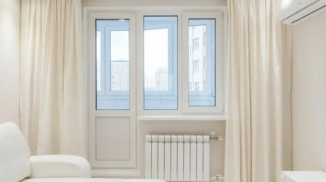 Балконный блок ПВХ с радиатором