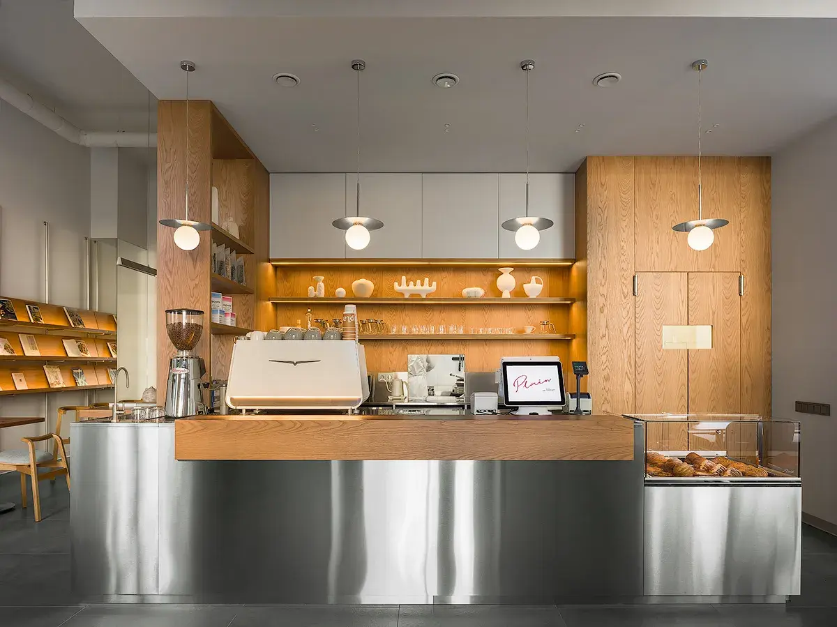 Мебель Подхожу в интерьере кофейни PLAIN от QUADRUM STUDIO