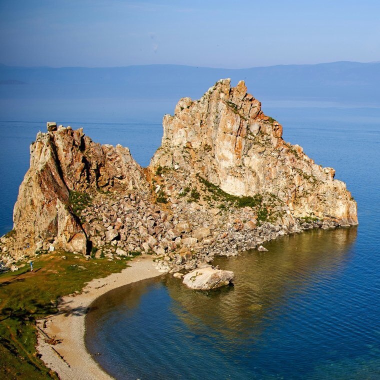 Байкал летом — скала Шаманка, мыс Бурхан (Ольхон)