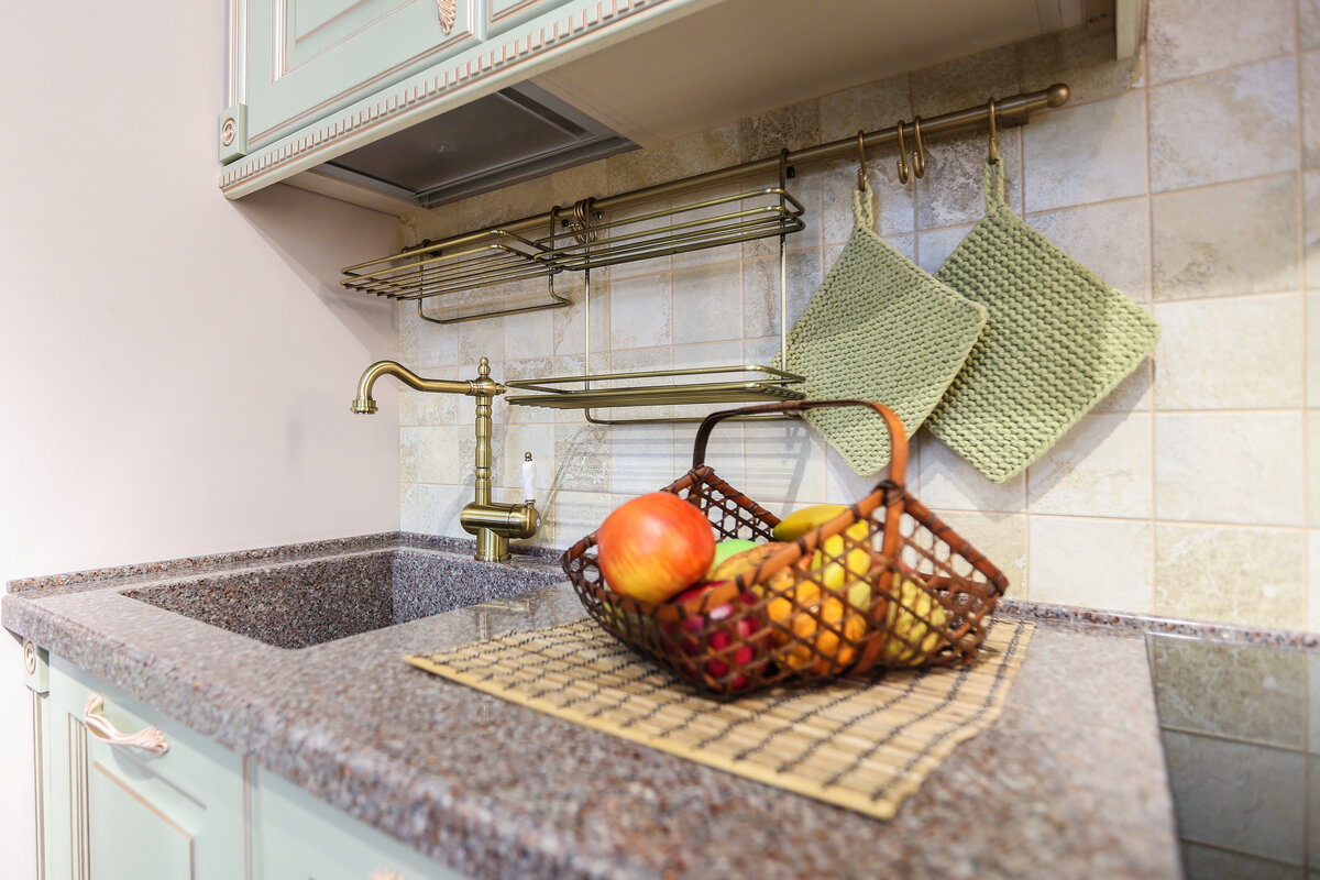 Столешница из акрила с интегрированной мойкой. Кухня МИЛЕДИ. Фото в салоне