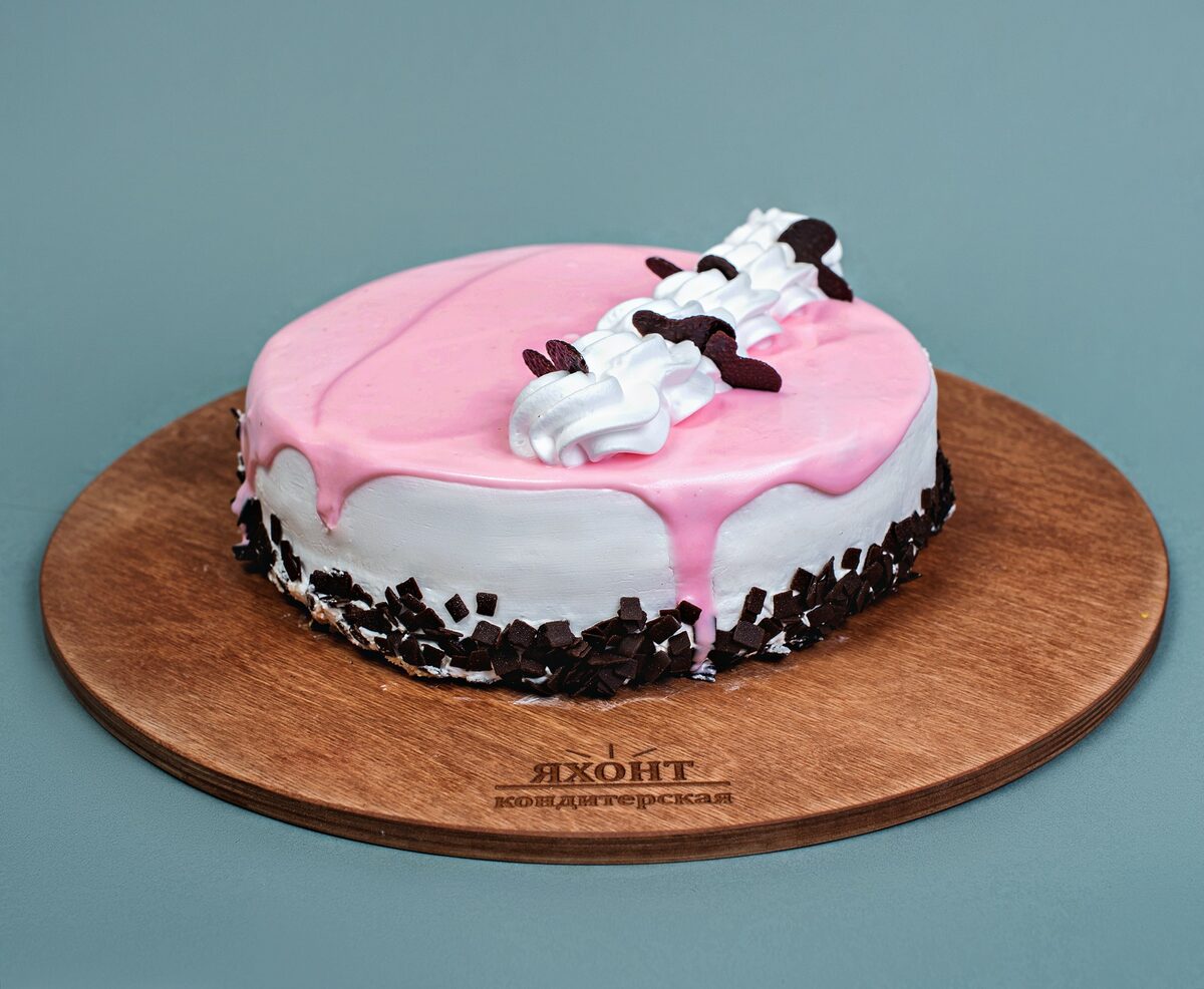 Торт из шоколадного бисквита с бананами и масляным кремом