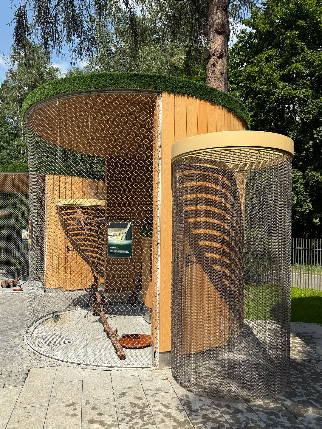 Кабинки из металлических штор