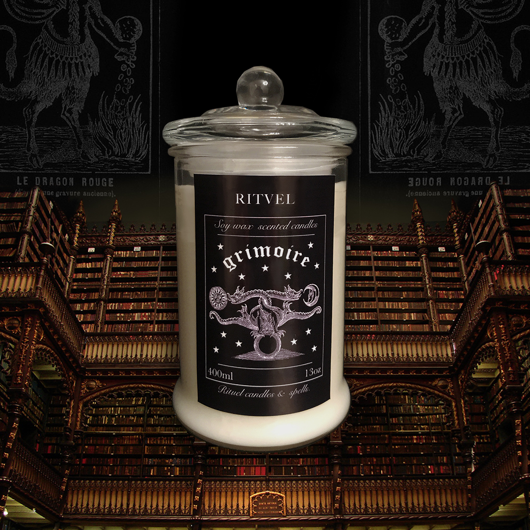 Гримуар-веганская свеча из натурального воска с ароматом колдовских книг, пыльной библиотеки и лавандового рафа