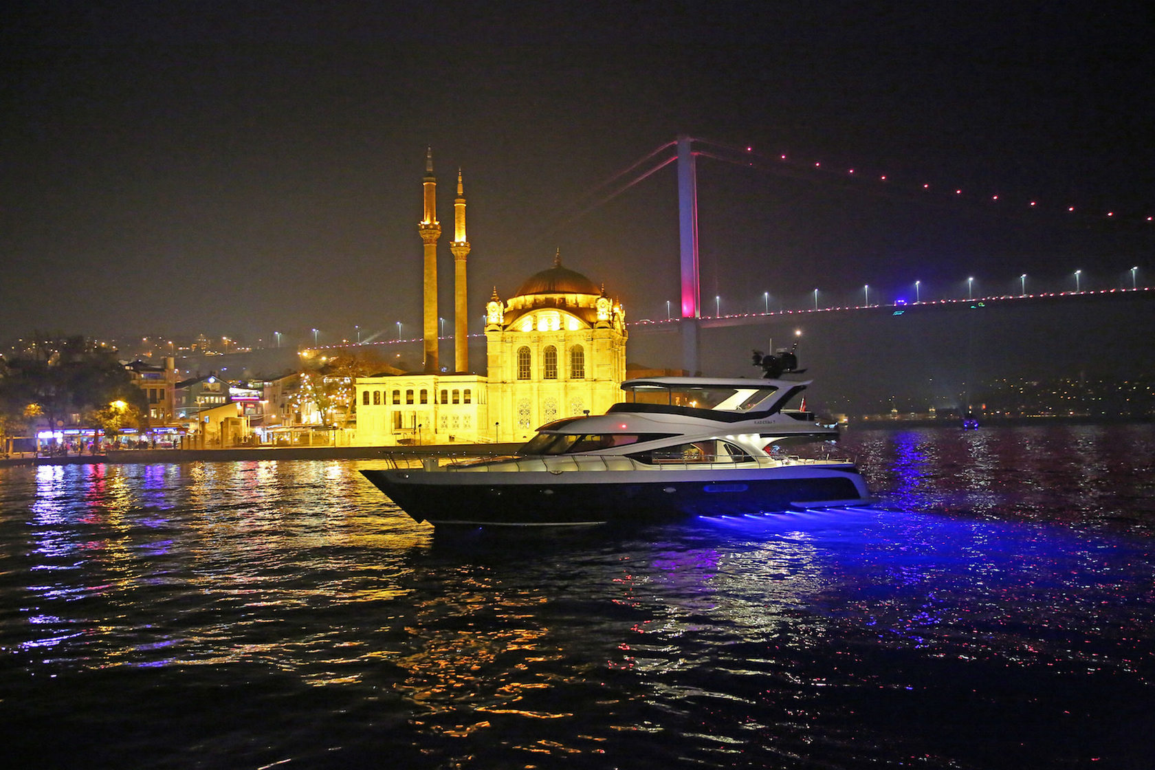 Прогулка на яхте по Босфору в Стамбуле