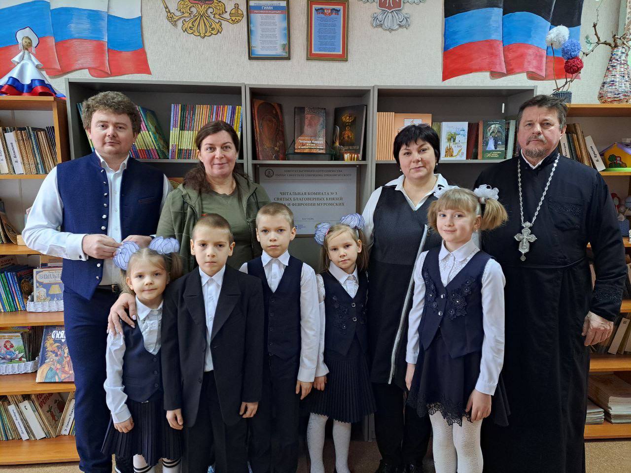 российский детский фонд саратов. российский детский фонд эмблема. российский детский фонд екатеринбург. московский детский фонд. российский детский фонд благотворительный фонд.