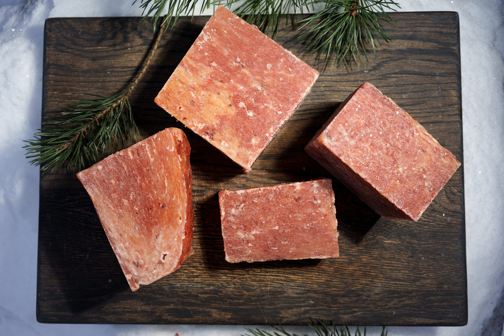 Свежий куриный фарш для собак мелкого помола, сырое мясо розового цвета