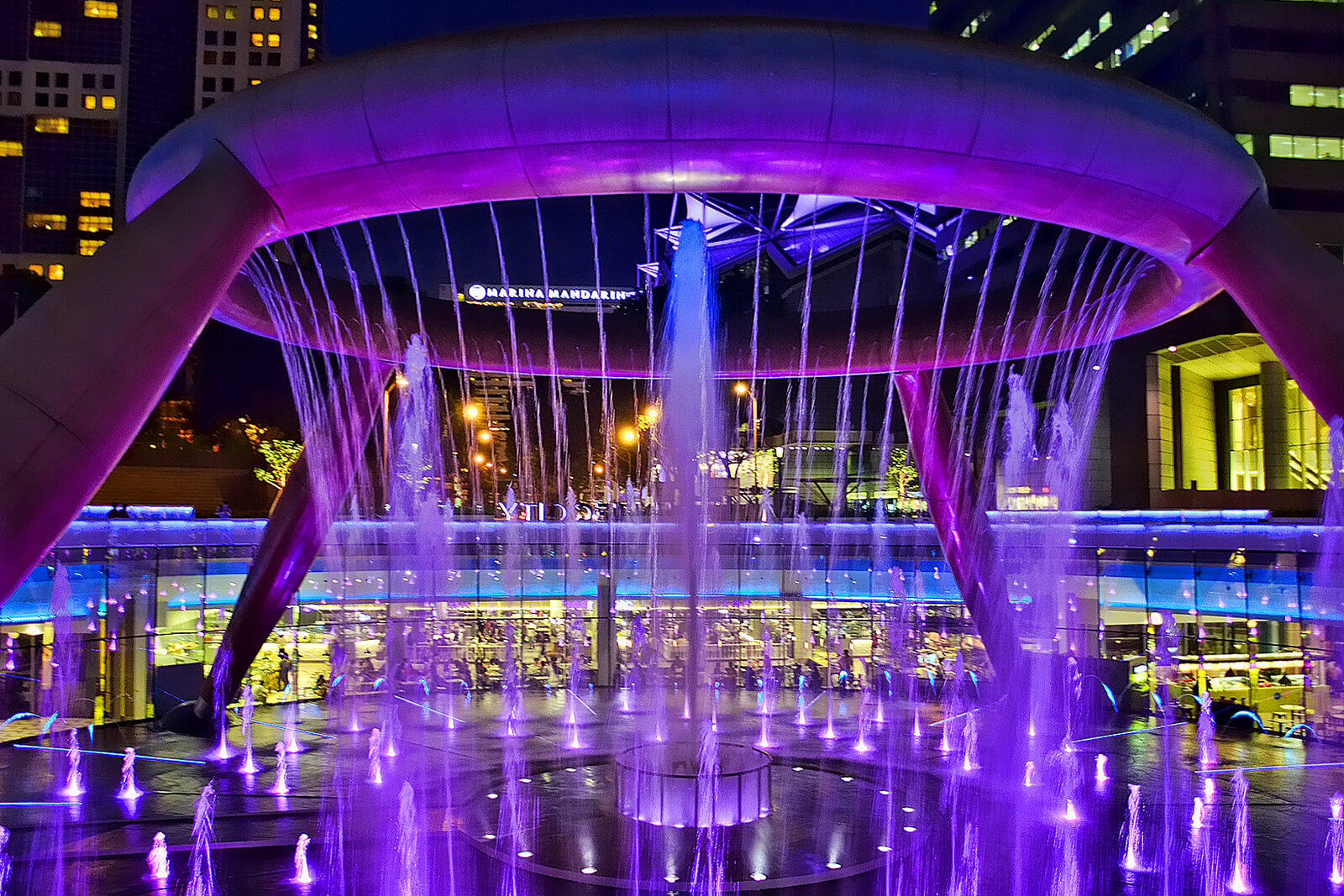 The eye fountain. Fountain of Wealth Сингапур. Фонтан богатства в Сингапуре. Сантек Сити Молл Сингапур фонтан. Фонтан богатства Сантек-Сити.