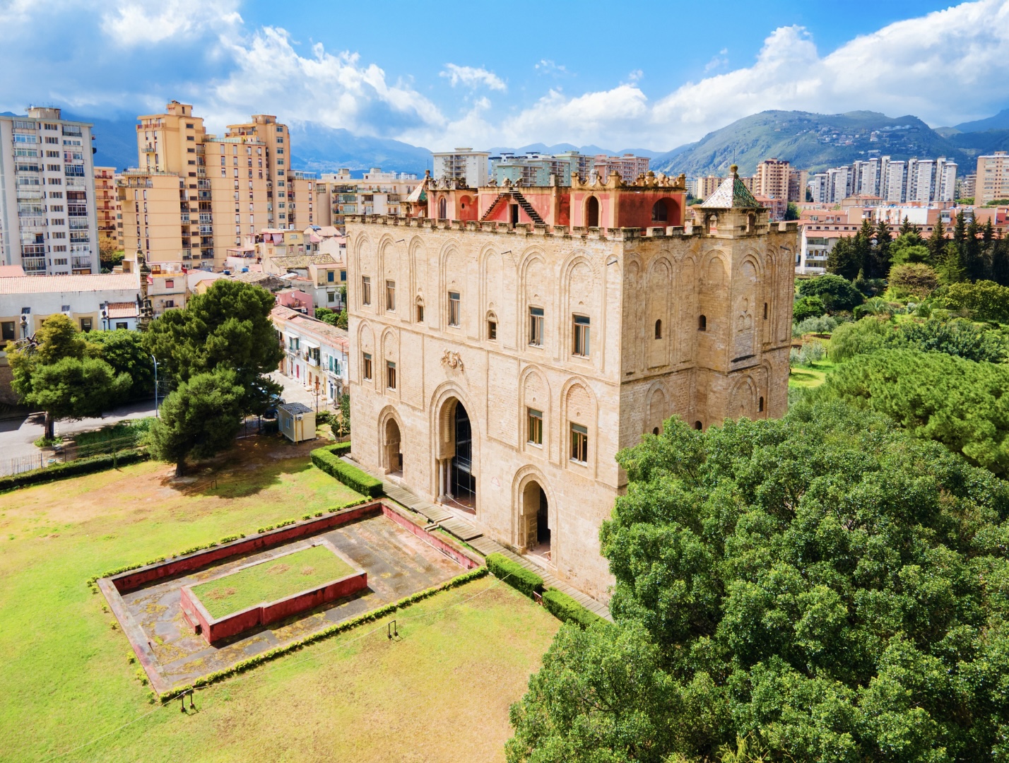 Италия. Дворец Циза